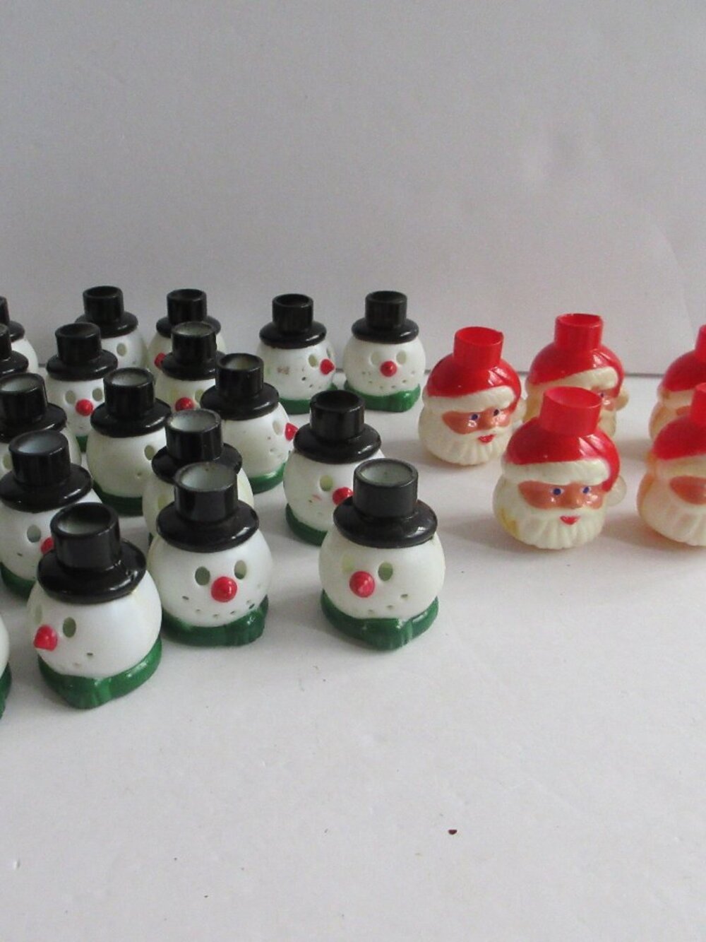 32 Plastic Christmas Tree Light Covers 27 Snowman, 5 Santa Head